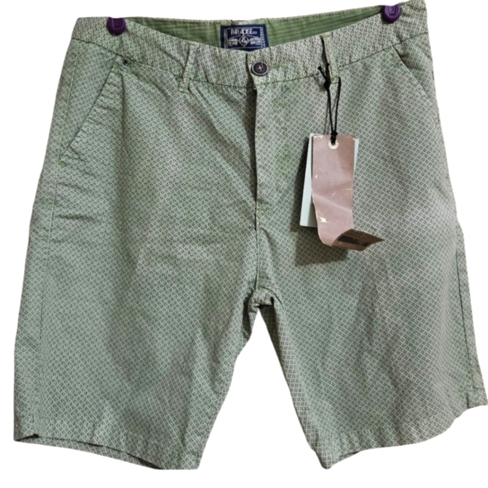 Paradise men's shorts. Green print.Size 32 NWT